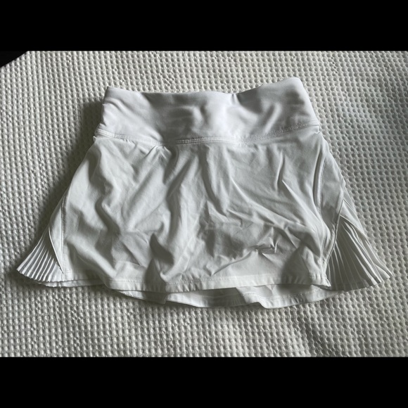 PLAY OFF THE PLEATS SKIRT - Picture 2 of 3